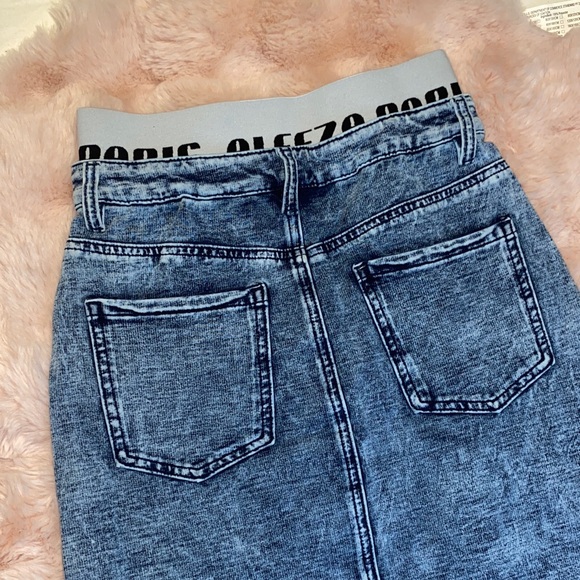 Chic Blue Denim Pencil Skirt - Picture 7 of 12